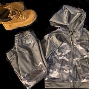 2piece ;”Body Glove” long sleeve !18 MONTHS 
R KIDS R REPRESENTING  US MOMMS !!!